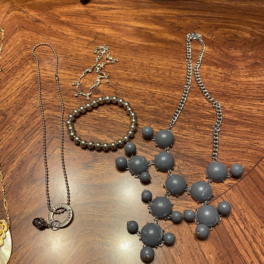 Multiple necklaces and bracelets - Picture 2 of 3